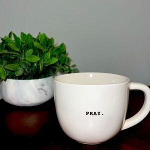 Rae Dunn Artisan Collection Mug!!